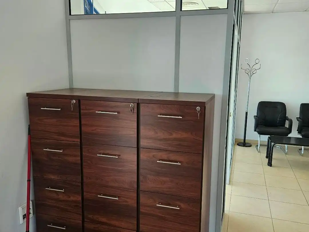 Büro zur Miete in Sevilla mit Klimaanlage, Heizung und Möbliert