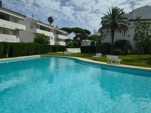 Schwimmbecken von Wohnungen zum Verkauf in Pals mit Heizung, Privatgarten und Terrasse