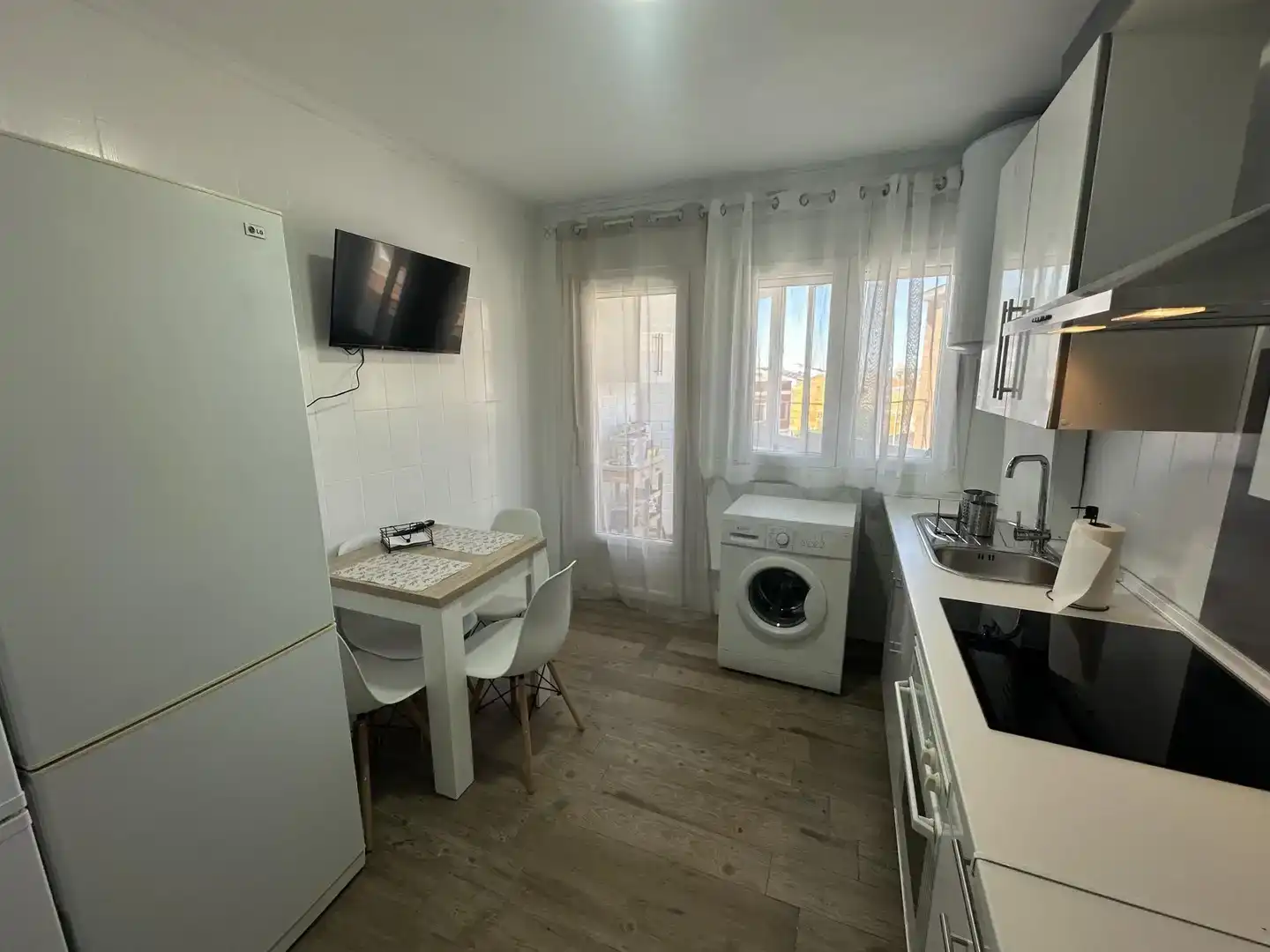 Kitchen of Flat for share in Alcázar de San Juan  with Air Conditioner, Furnished and Balcony