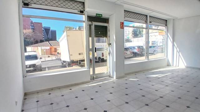 Local comercial en Alquiler en SANTOÑA en La Serna