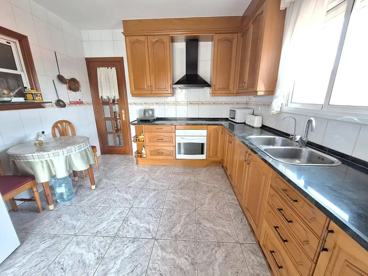 Küche von Country house zum Verkauf in Santa Eulàlia de Ronçana mit Klimaanlage, Privatgarten und Terrasse