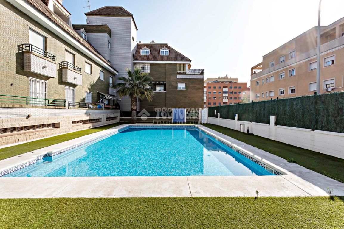 Piscina de Pis en venda en Roquetas de Mar amb Aire condicionat, Terrassa i Piscina comunitària