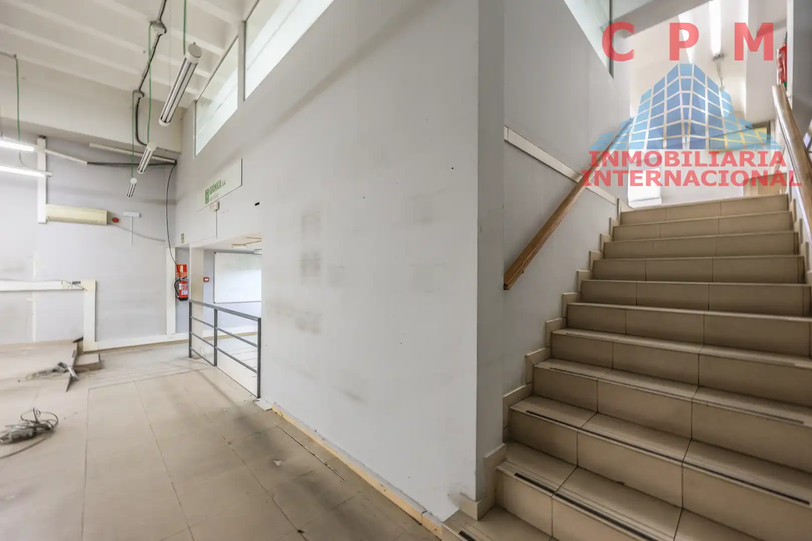 Local de lloguer en Madrid amb Parquet, Internet i Alarma