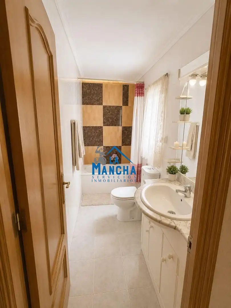Baño de Piso en venta en Albacete con Aire acondicionado, Calefacción y Balcón