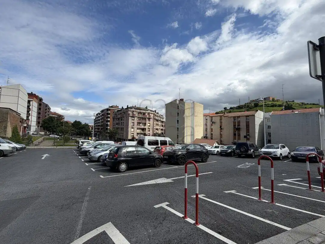 Parkplatz von Wohnung zum Verkauf in Santurtzi 