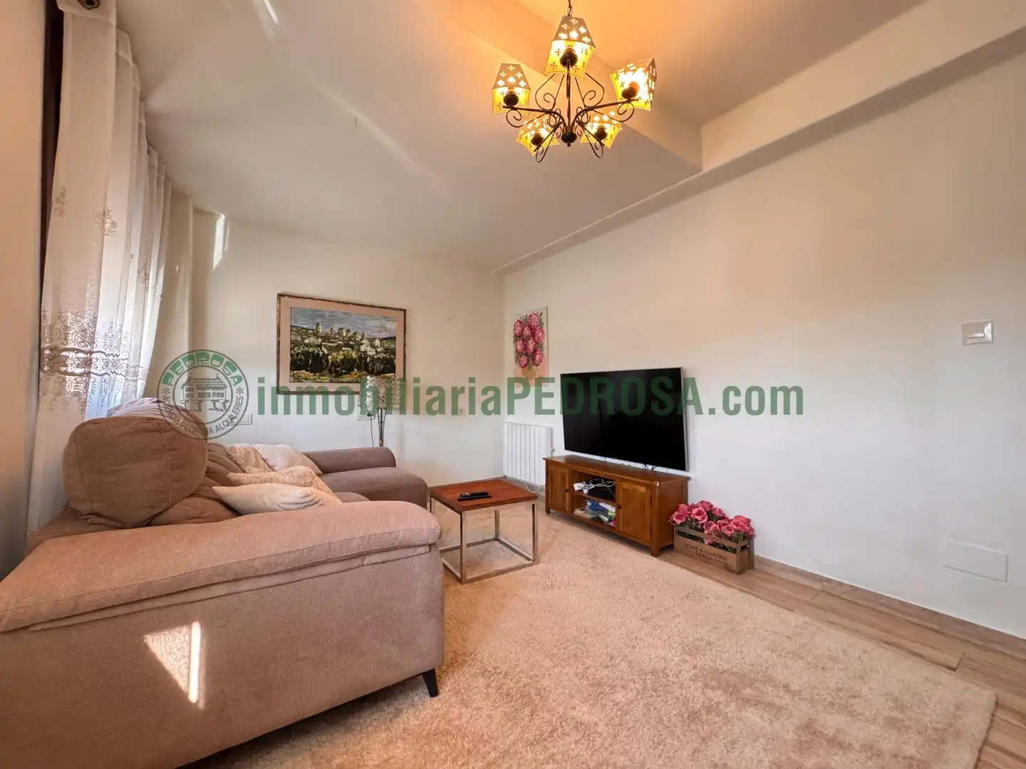 Sala d'estar de Casa o xalet en venda en Pontevedra Capital  amb Calefacció, Jardí privat i Traster