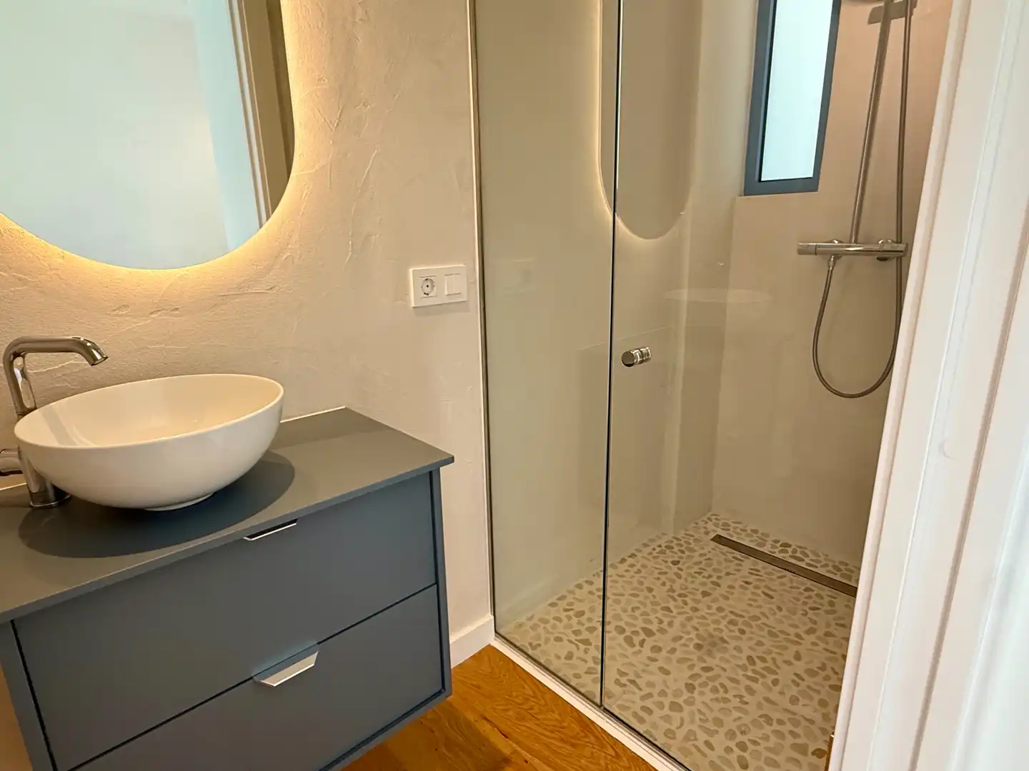Badezimmer von Einfamilien-Reihenhaus zum Verkauf in Palafrugell mit Klimaanlage, Möbliert und Balkon