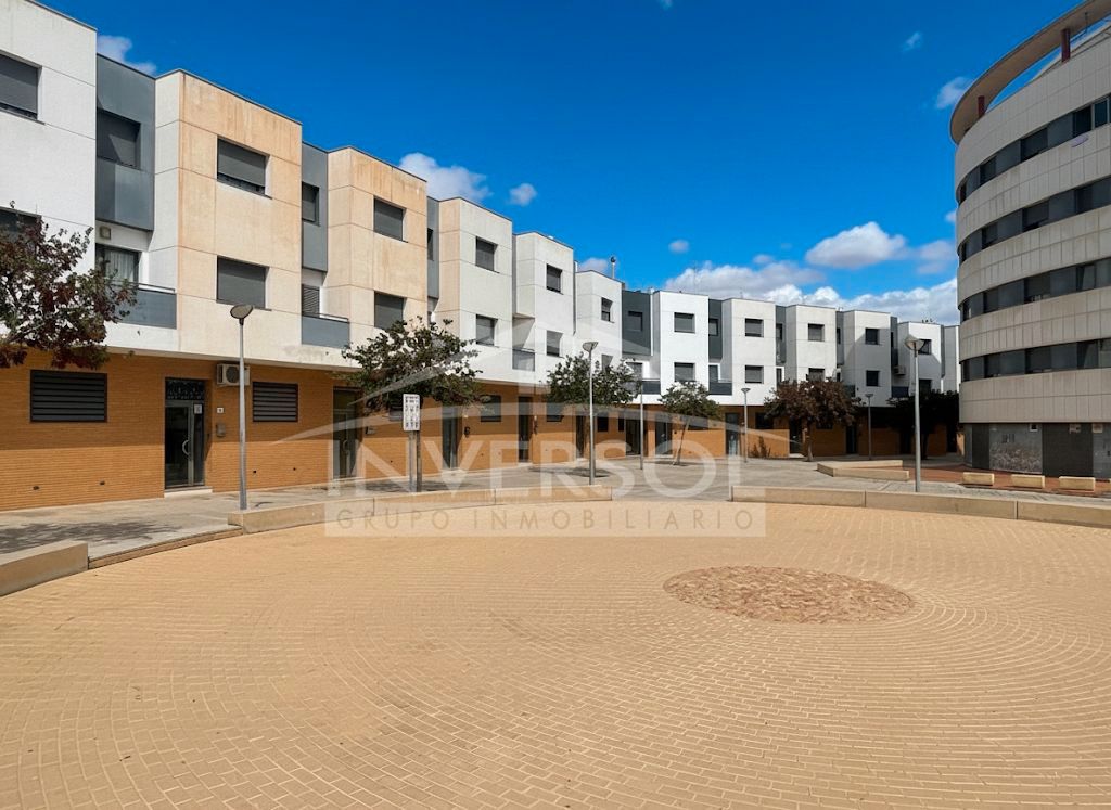 Vista exterior de Casa o xalet en venda en El Ejido amb Terrassa i Balcó