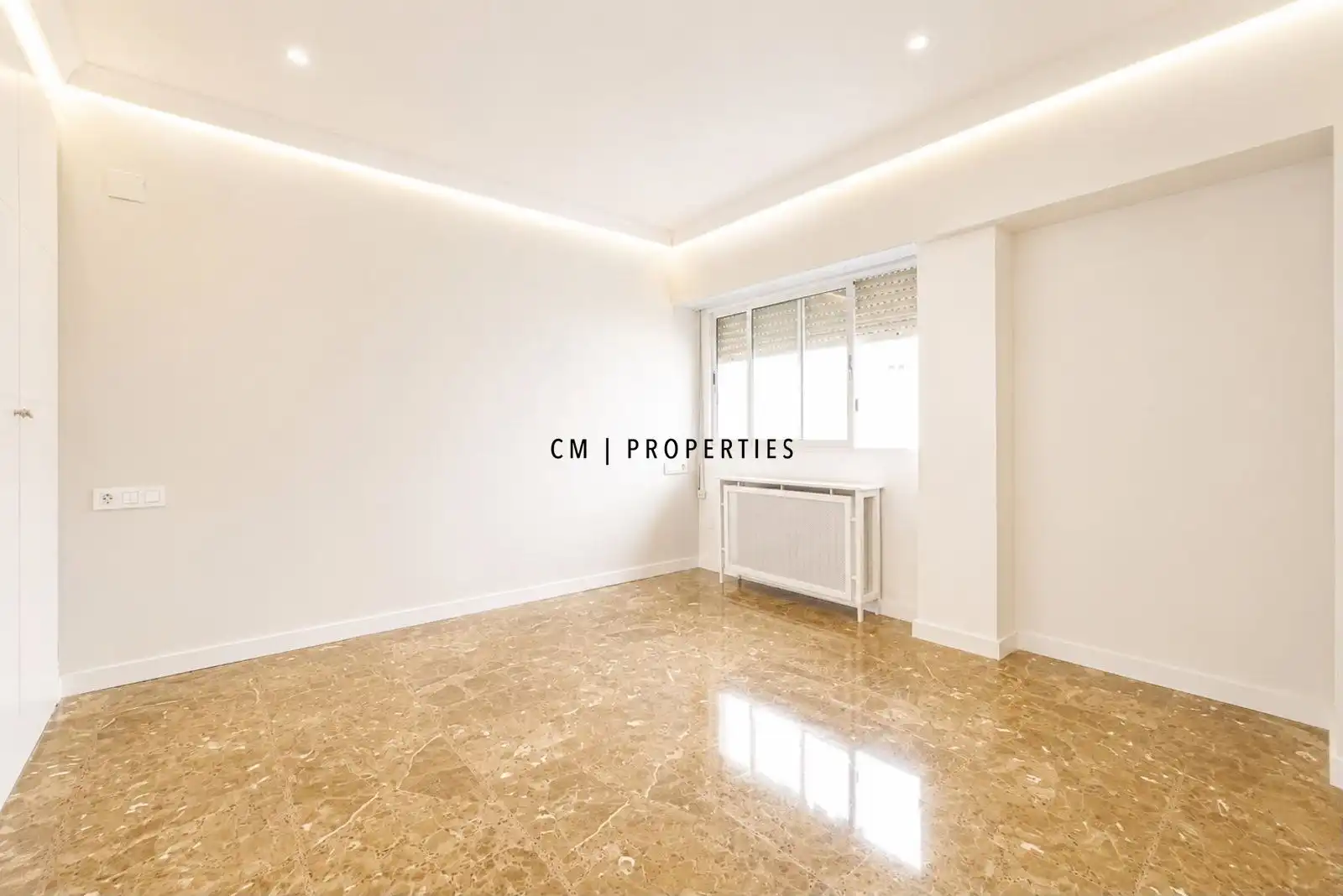 Bedroom of Flat for rent in Valencia  with Air Conditioner, Heating and Terrace