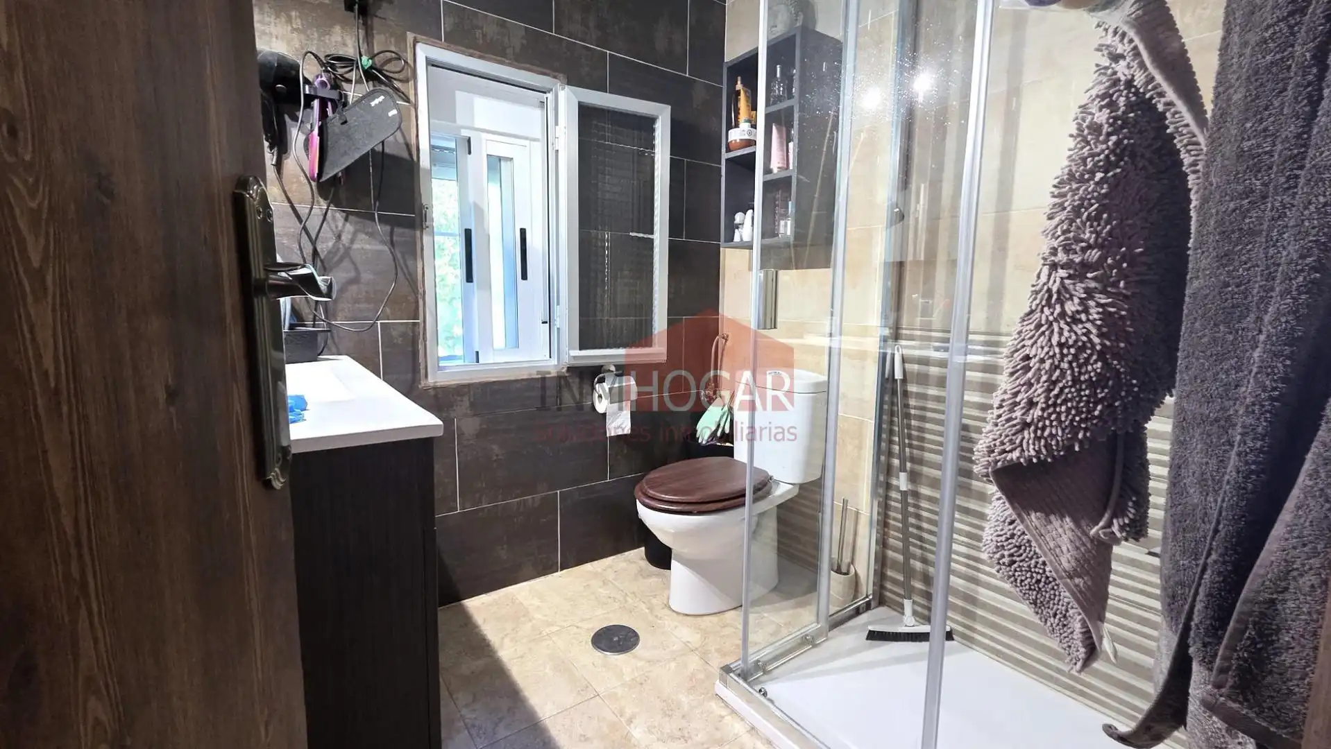 Bathroom of Houses for sale in Herradón de Pinares  with Heating, Private garden and Storage room