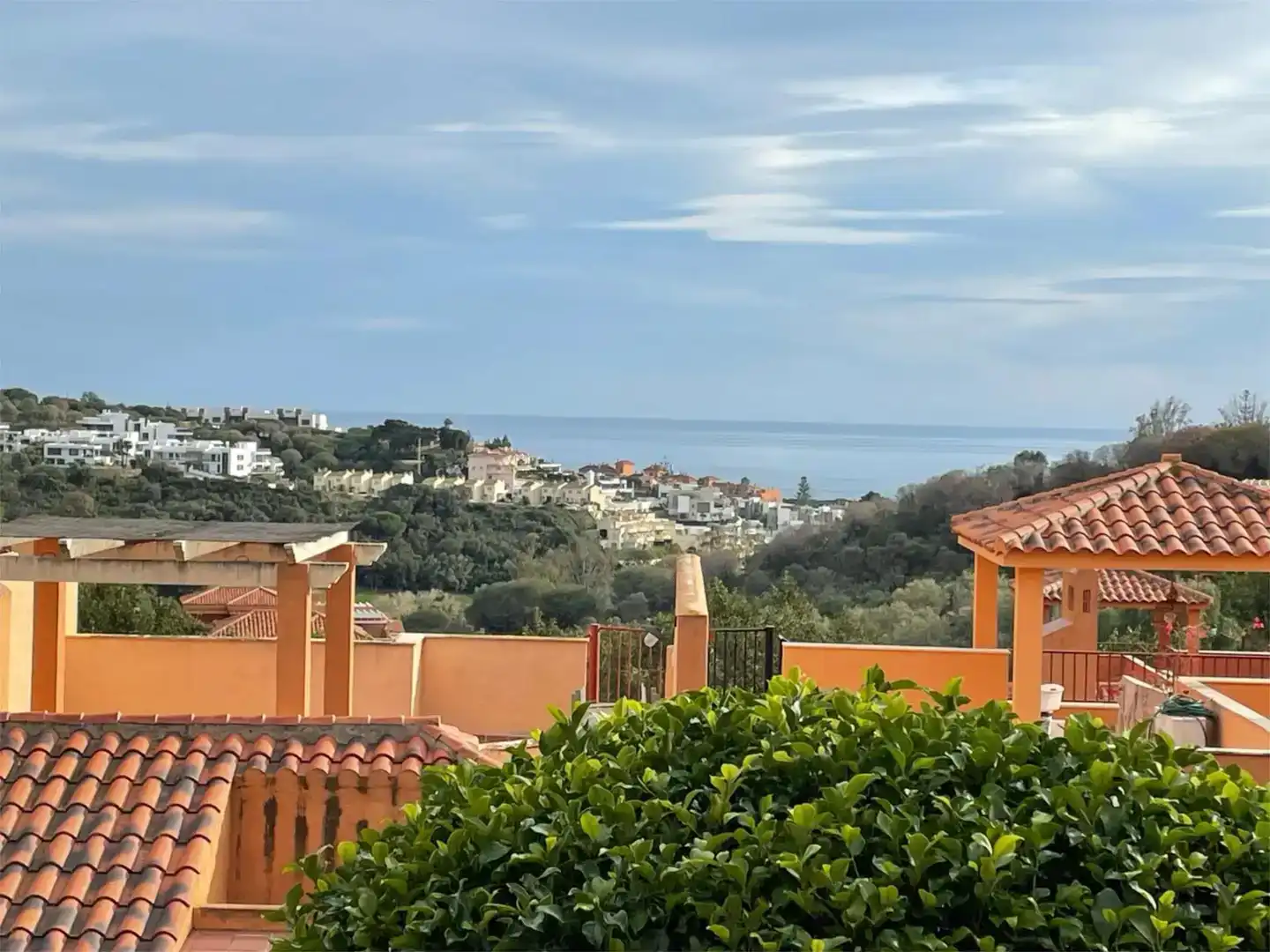 Vista exterior de Apartamento en venta en Marbella con Aire acondicionado, Piscina y Balcón