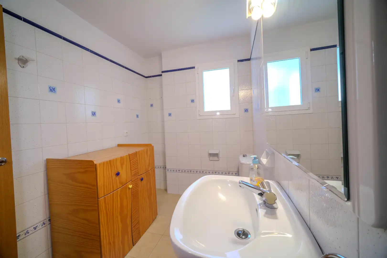 Bany de Casa o xalet en venda en Montequinto amb Jardí privat, Terrassa i Moblat