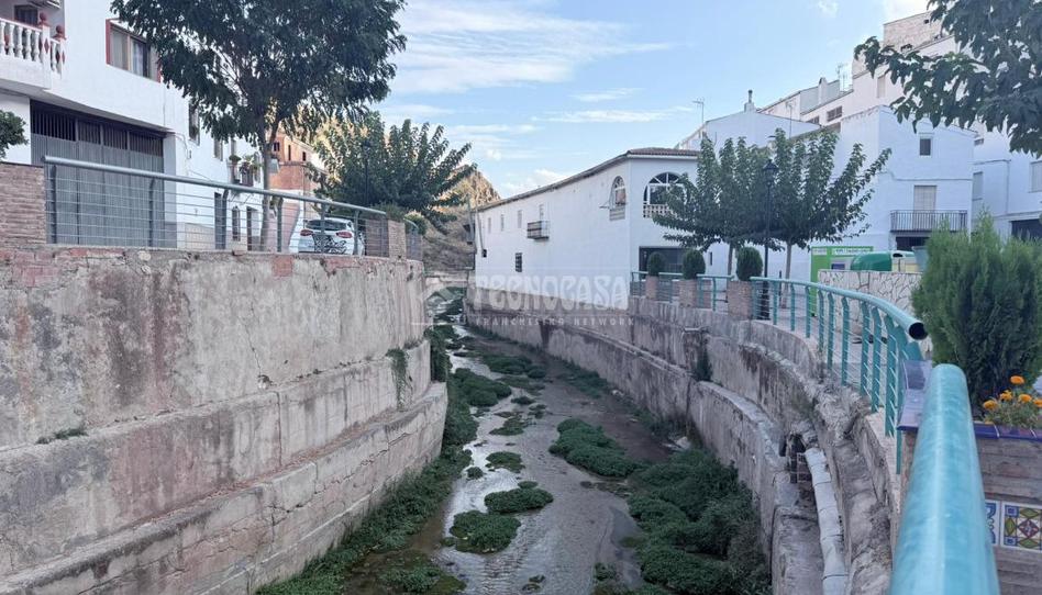 Foto 1 de Casa adosada en venda a Cambil, Jaén