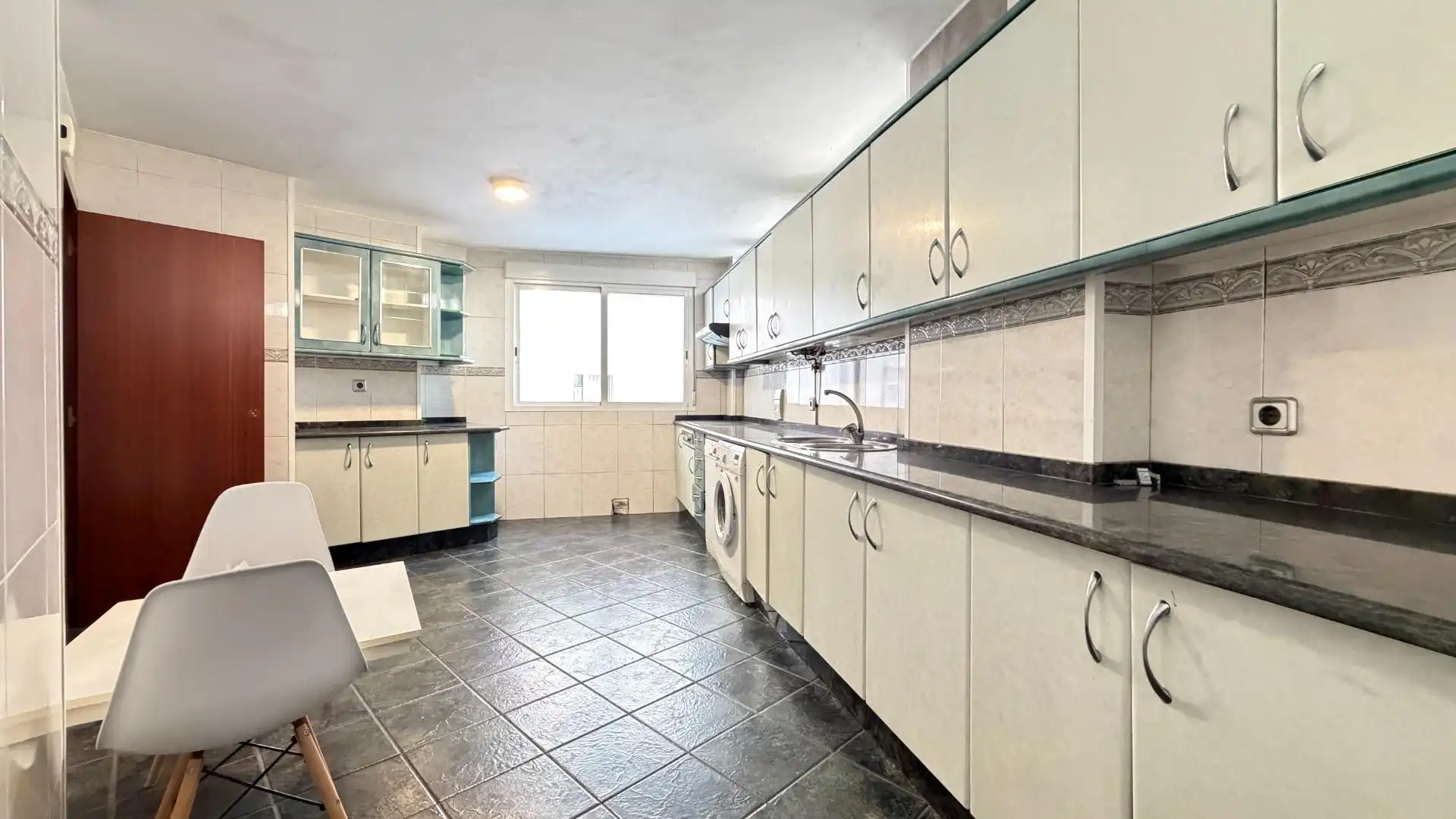 Kitchen of Flat for sale in Vigo   with Heating, Terrace and Balcony