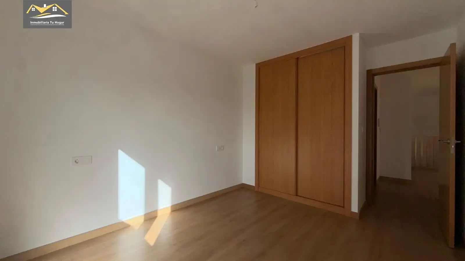 Dormitori de Casa adosada en venda en Allariz amb Calefacció, Jardí privat i Terrassa