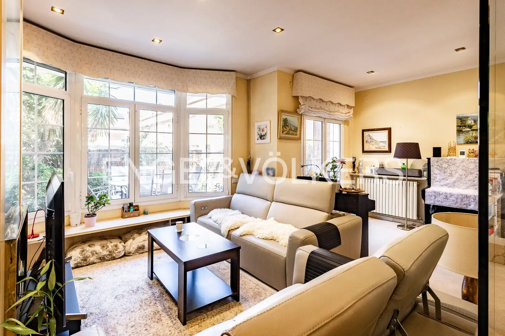 Sala de estar de Casa o chalet en venta en Esplugues de Llobregat con Aire acondicionado, Calefacción y Jardín privado