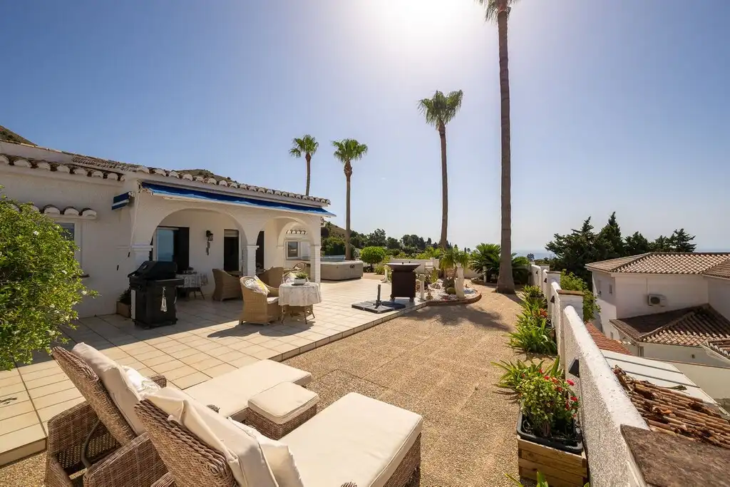Terrassa de Casa o xalet en venda en Benalmádena amb Aire condicionat, Jardí privat i Terrassa