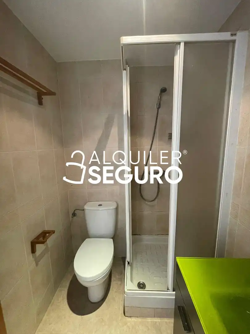Bany de Pis de lloguer en Madrid amb Aire condicionat, Calefacció i Terrassa