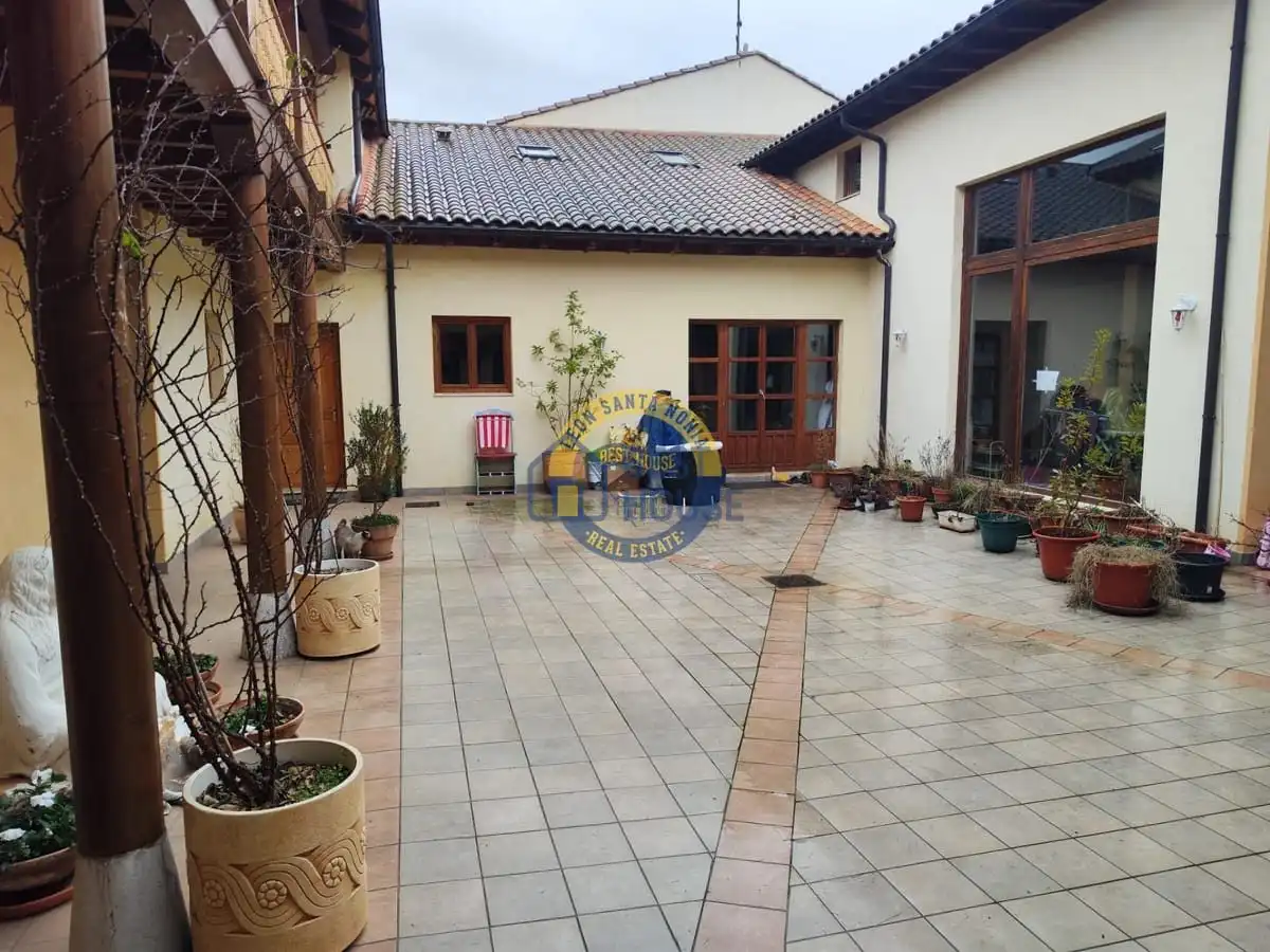 Terraza de Casa o chalet en venta en Villaquilambre con Calefacción, Jardín privado y Parquet