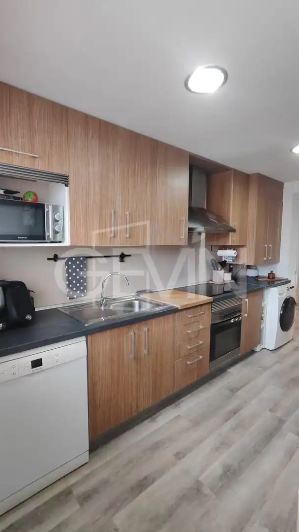 Cocina de Piso en venta en Santa Perpètua de Mogoda con Calefacción, Trastero y Balcón