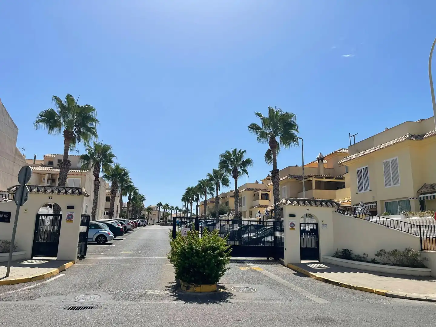 Vista exterior de Casa o chalet de alquiler en Santa Pola con Aire acondicionado, Amueblado y Piscina comunitaria