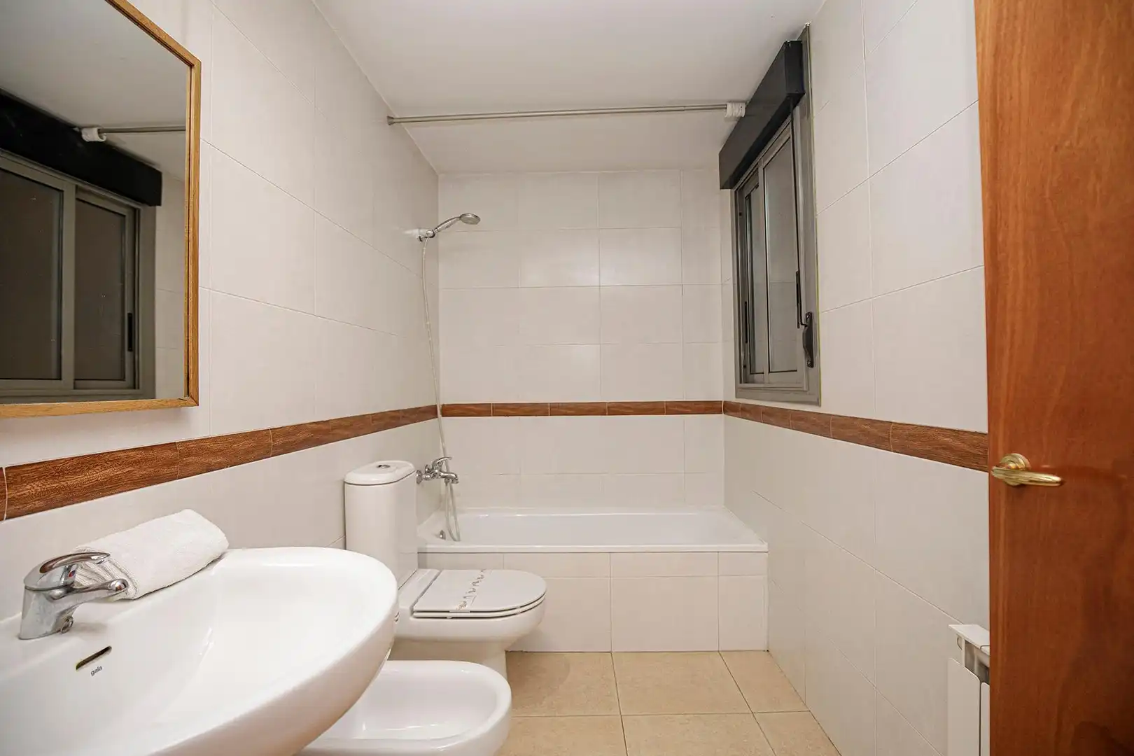 Badezimmer von Wohnungen zur Miete in Girona mit Heizung, Terrasse und Möbliert