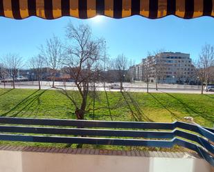 Vista exterior de Pis en venda en  Logroño amb Calefacció, Parquet i Terrassa