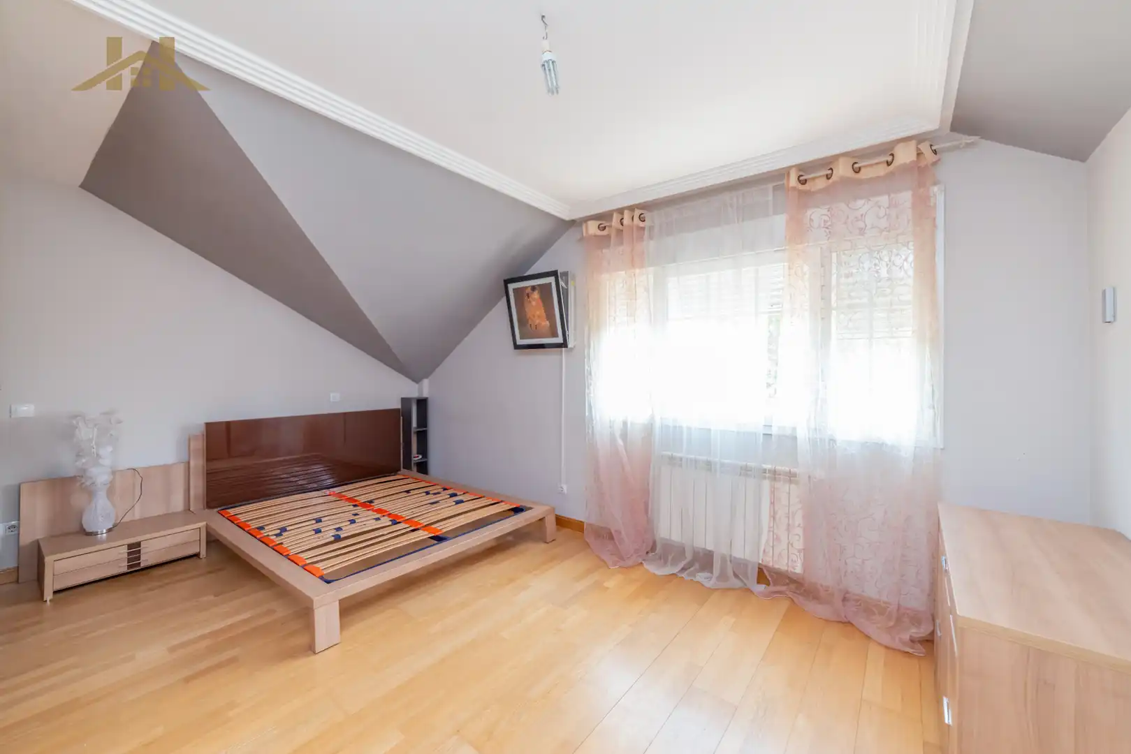 Schlafzimmer von Einfamilien-Reihenhaus zum Verkauf in Seseña mit Klimaanlage, Heizung und Privatgarten