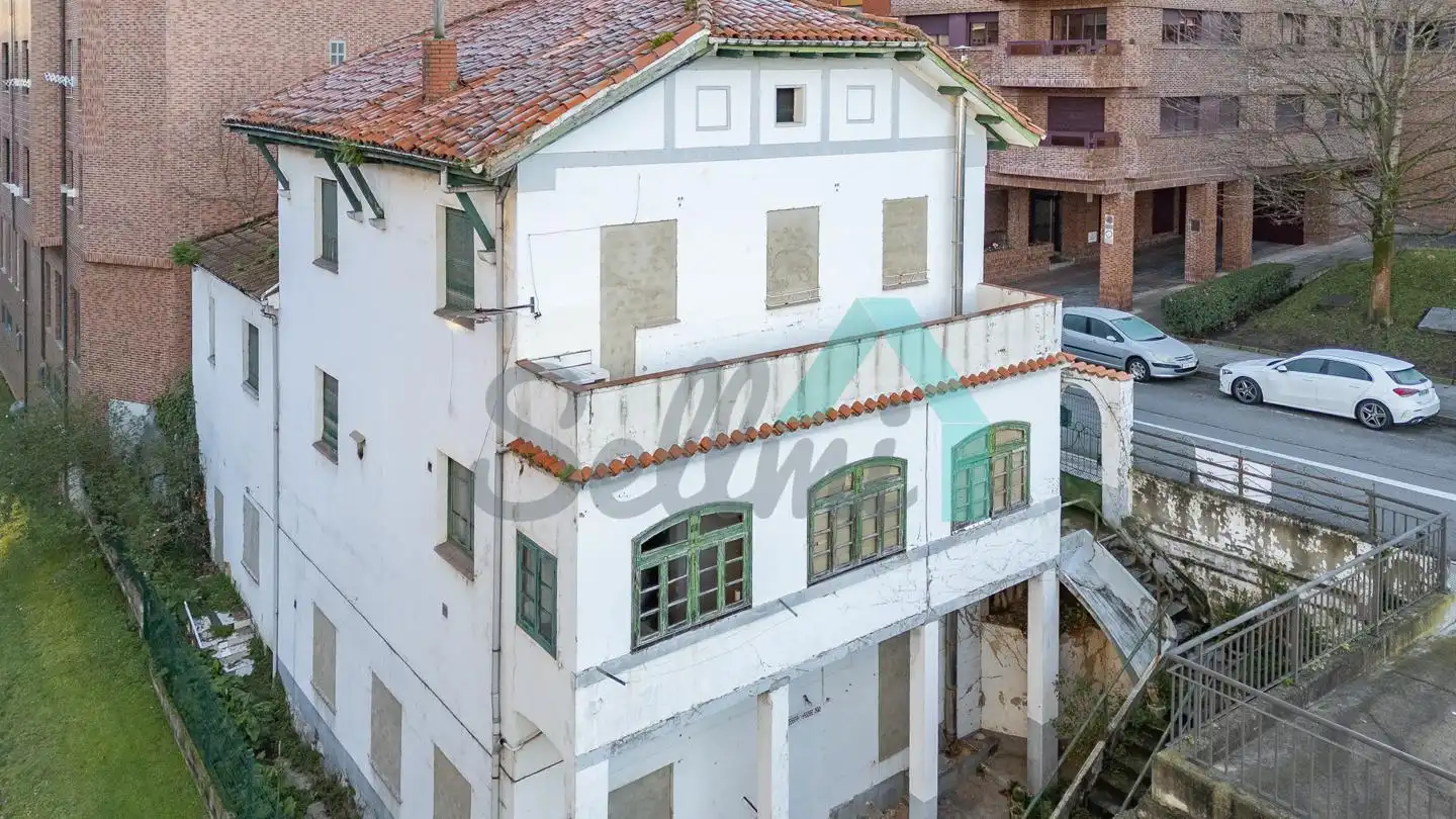 Außenansicht von Residential zum Verkauf in Oviedo 