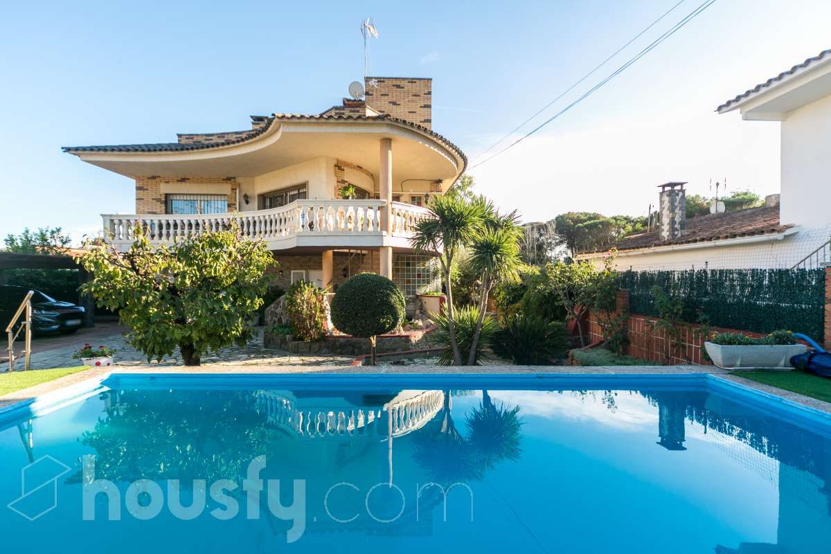 Vista exterior de Casa o chalet en venta en Santa Eulàlia de Ronçana con Aire acondicionado, Calefacción y Jardín privado