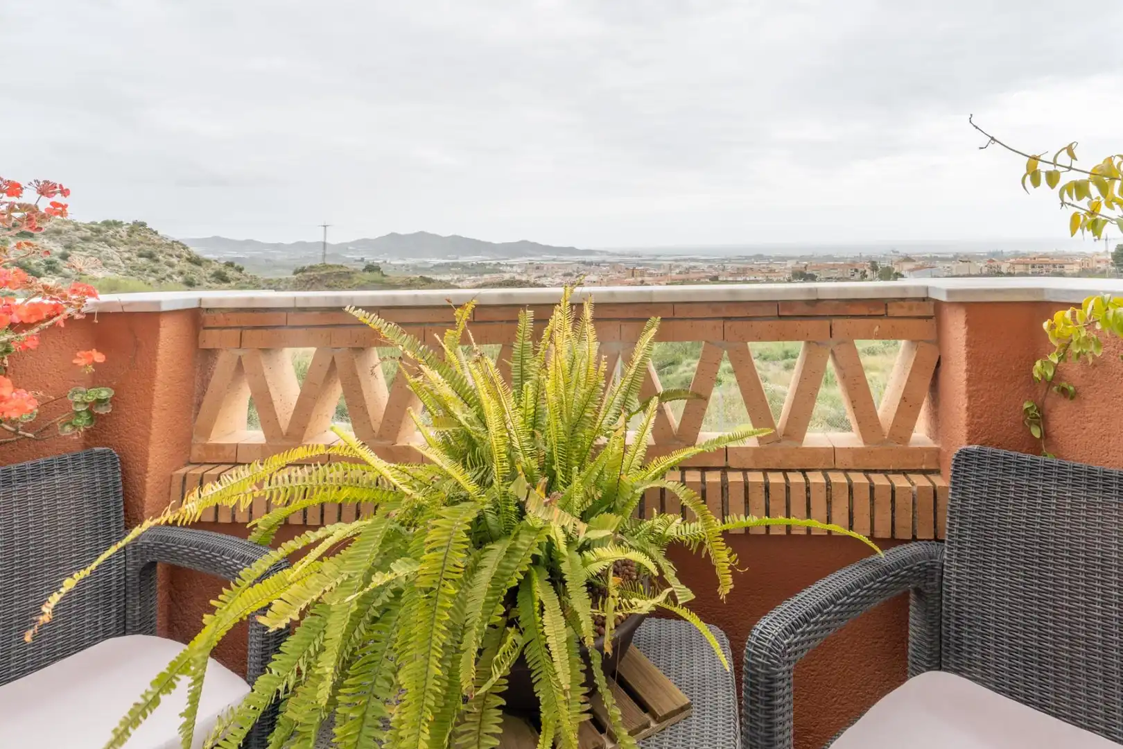 Terrassa de Casa o xalet en venda en Motril amb Aire condicionat, Jardí privat i Terrassa