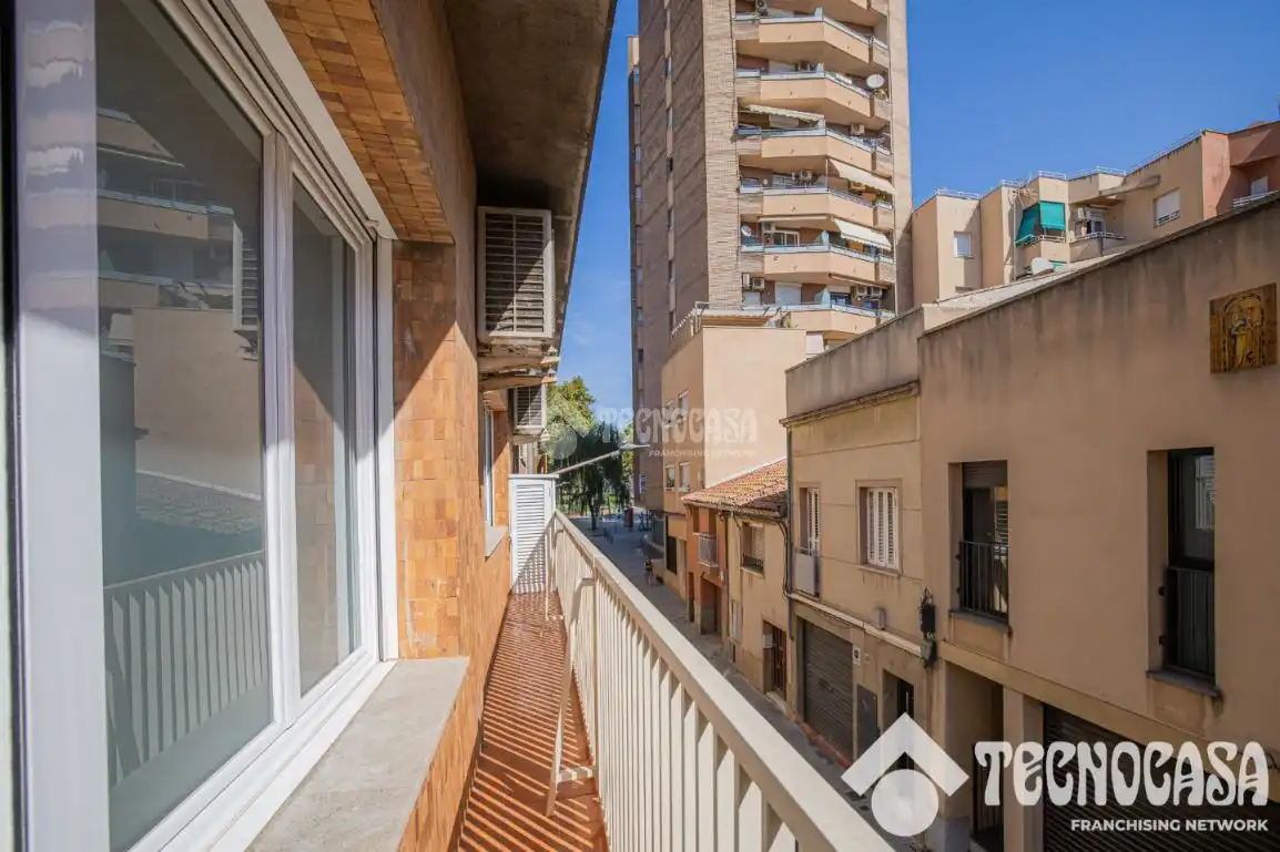 Flat with terrace for sale in Centre, imagen 2