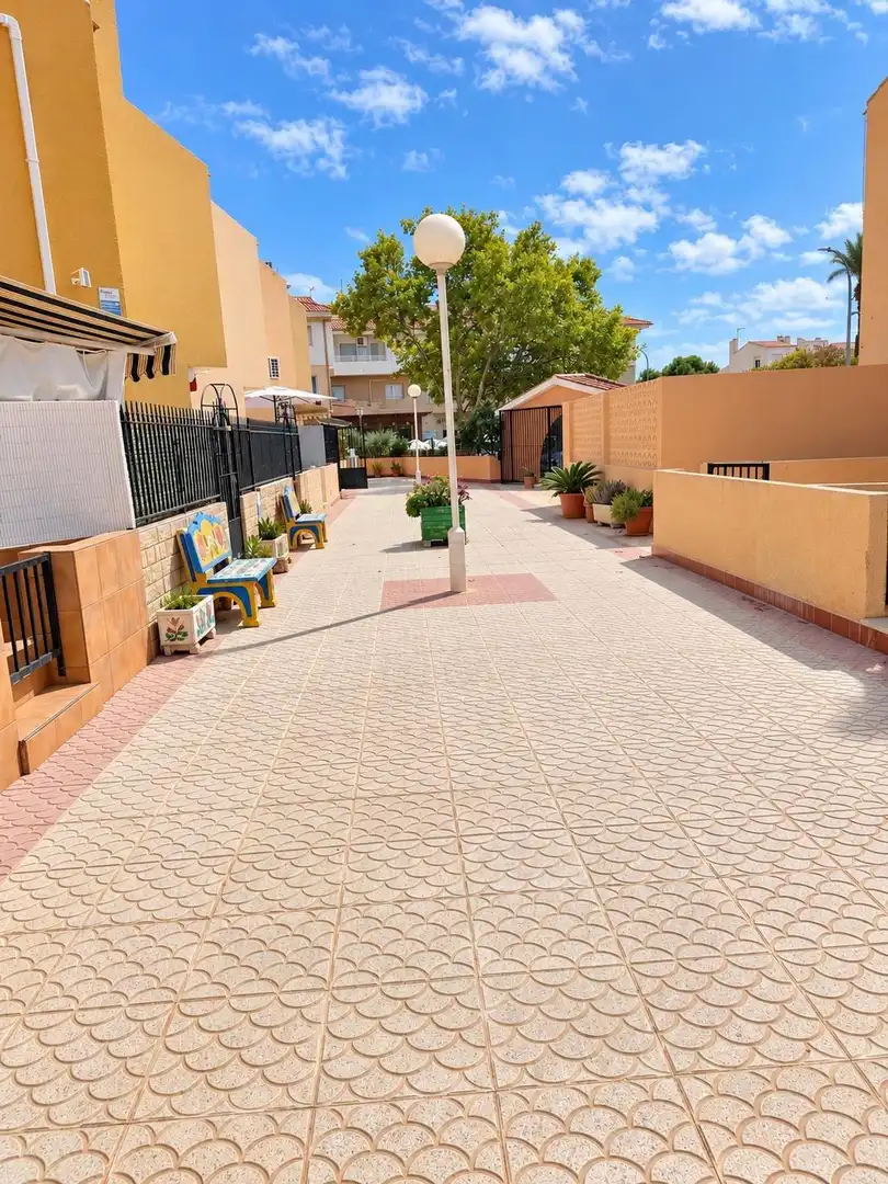 Casa amb terrassa en venda a Pasaje los alcazares, imagen 2