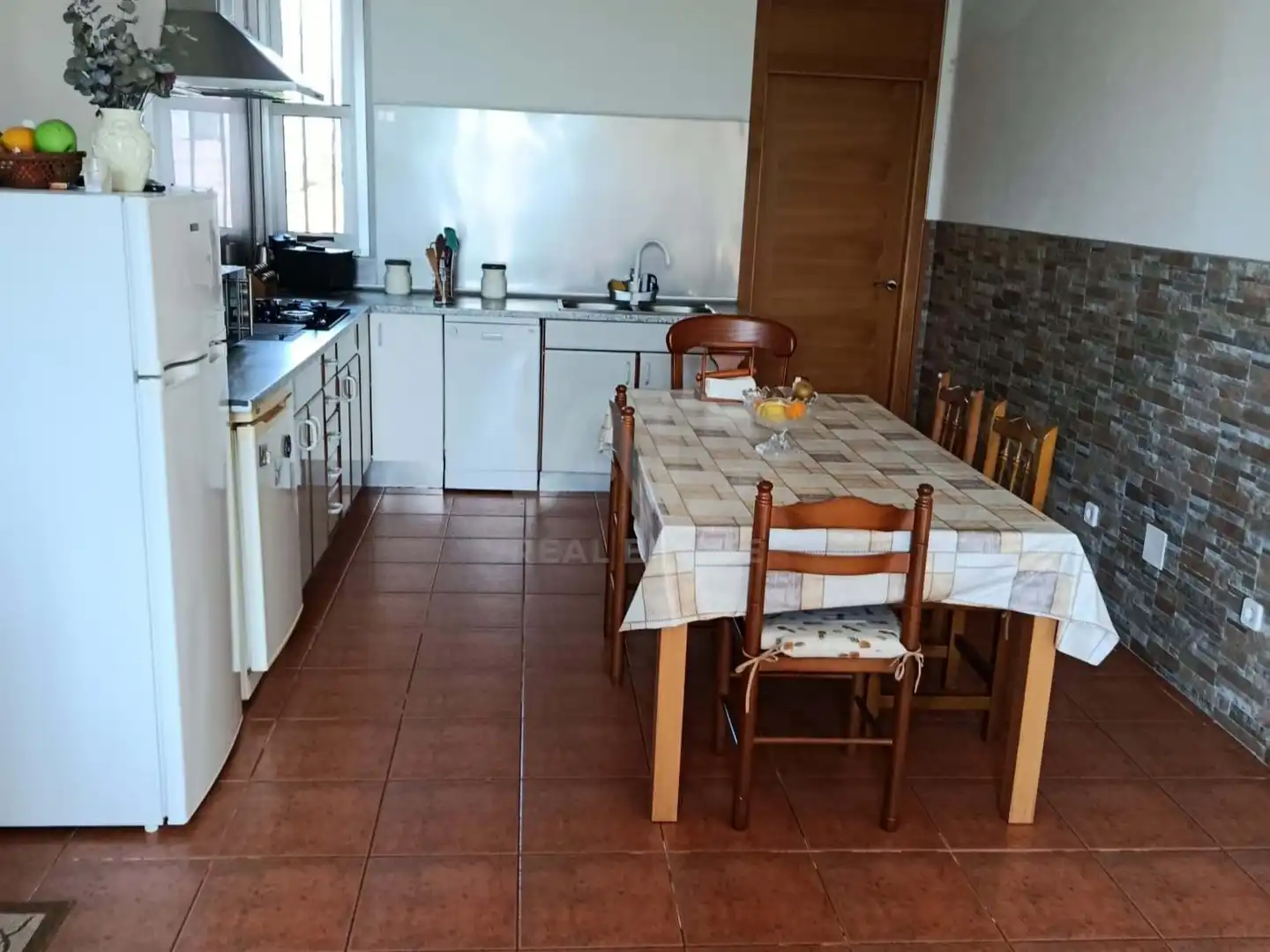 Cuina de Casa o xalet en venda en Narón amb Calefacció, Terrassa i Piscina