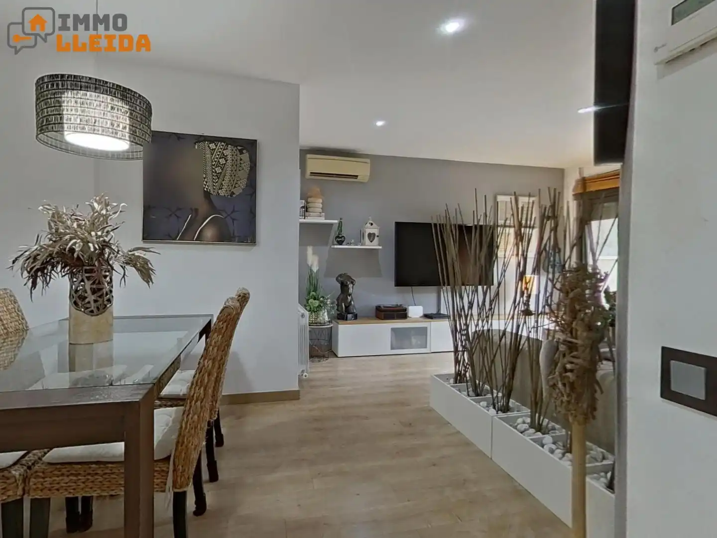 Sala d'estar de Planta baixa en venda en Cerdanyola del Vallès amb Aire condicionat, Calefacció i Terrassa