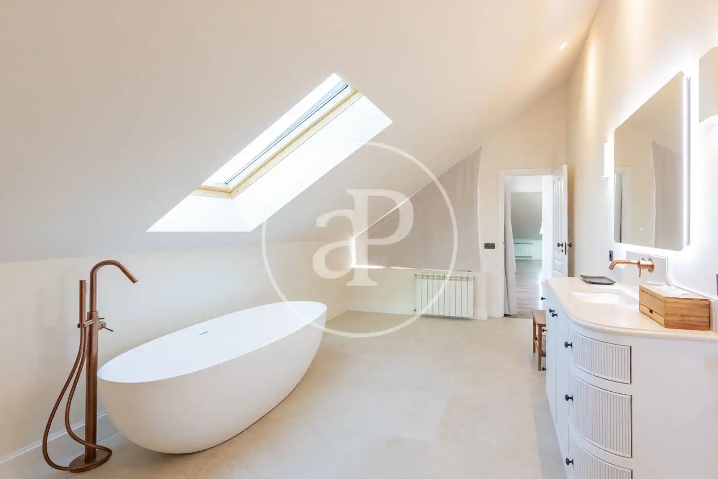 Bathroom of Houses for rent in Madrid  with Air Conditioner, Heating and Private garden