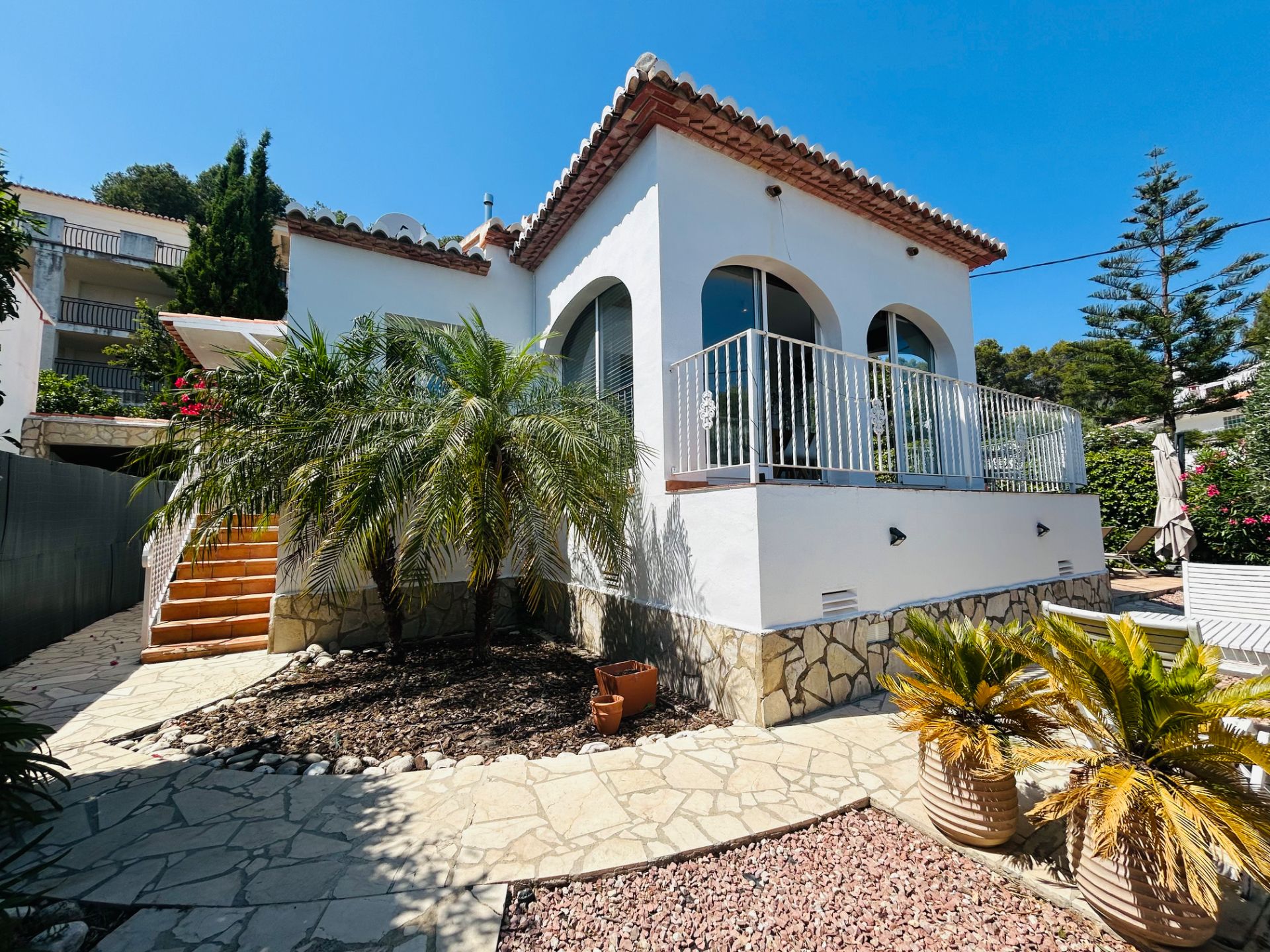 Vista exterior de Casa o xalet en venda en Oliva amb Aire condicionat, Calefacció i Jardí privat