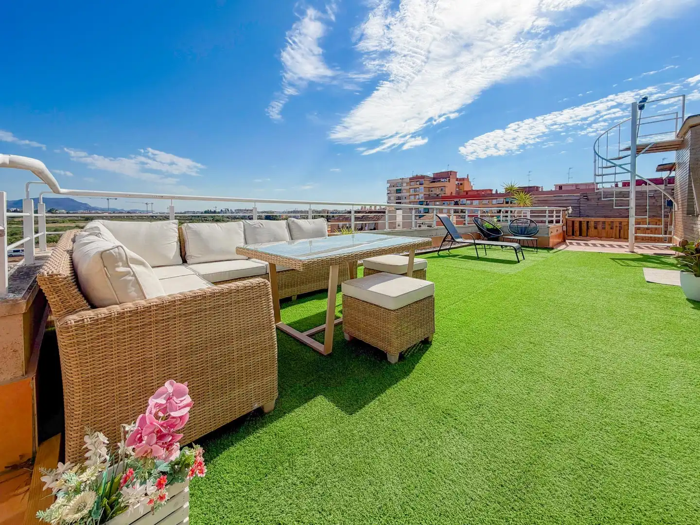 Terrasse von Dachboden zum Verkauf in Museros mit Klimaanlage, Terrasse und Abstellraum