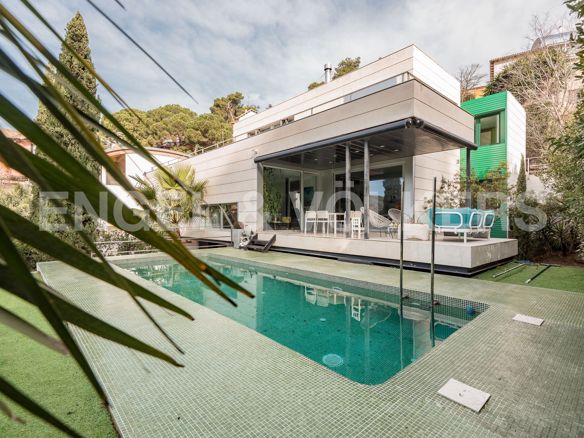 Exterior view of House or chalet for sale in  Barcelona Capital  with Air Conditioner, Heating and Private garden