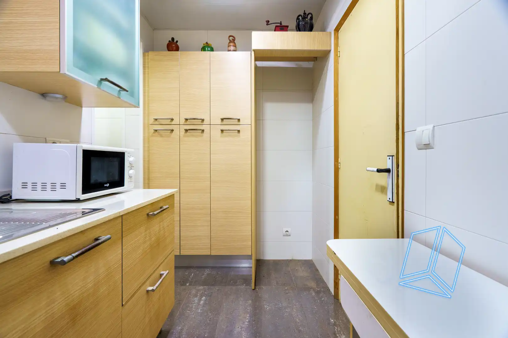 Kitchen of Flat for sale in L'Hospitalet de Llobregat  with Balcony
