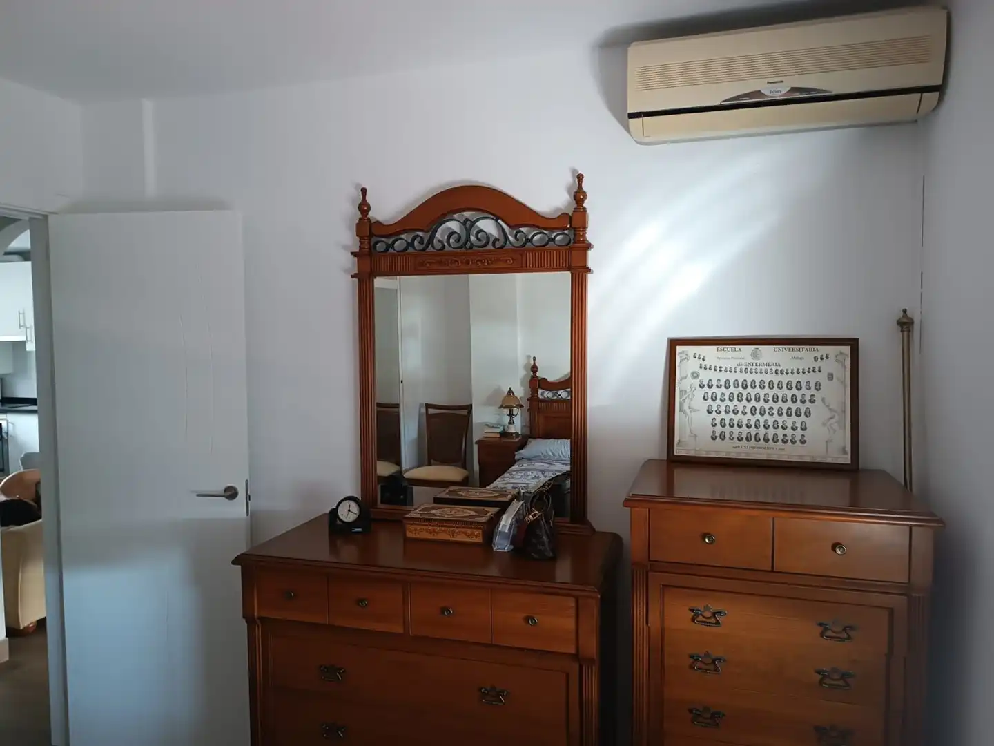 Dormitori de Apartament de lloguer en Benalmádena amb Aire condicionat, Terrassa i Moblat