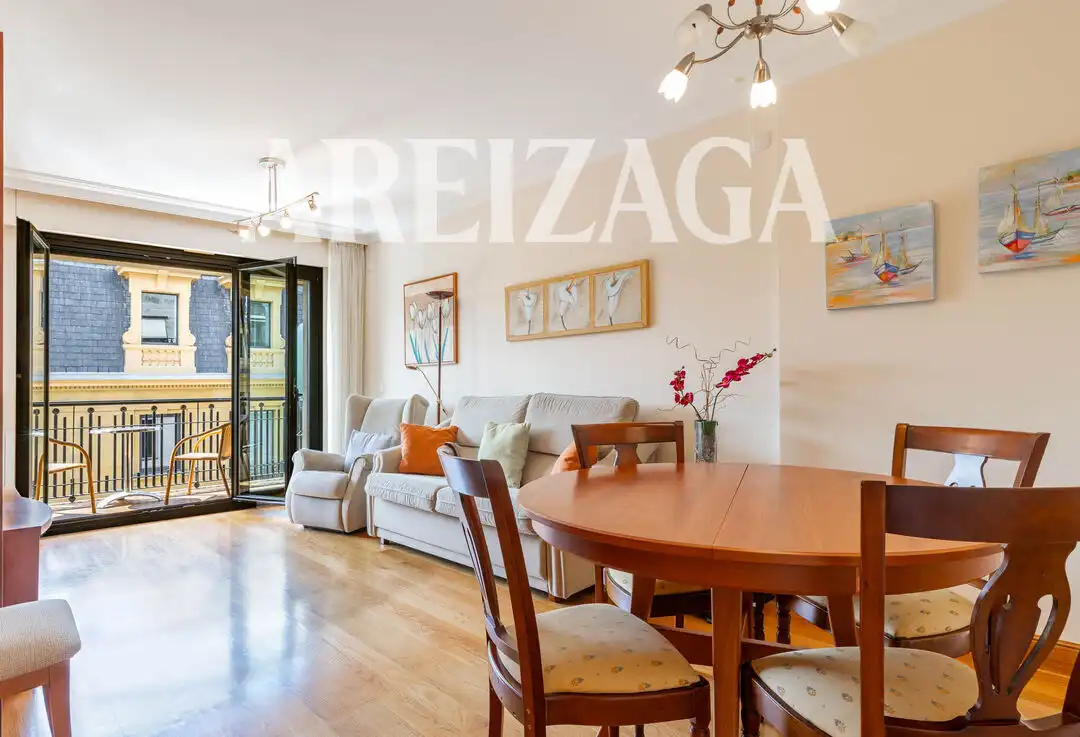 Sala d'estar de Pis en venda en Donostia - San Sebastián  amb Aire condicionat, Calefacció i Terrassa