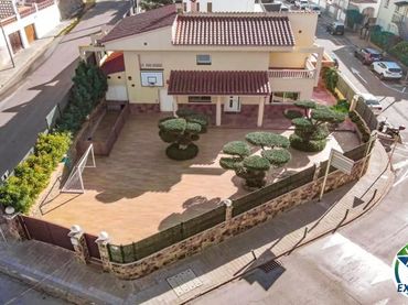 Casa con piscina en venta en Avenida Gran Via Pau Casals 60
