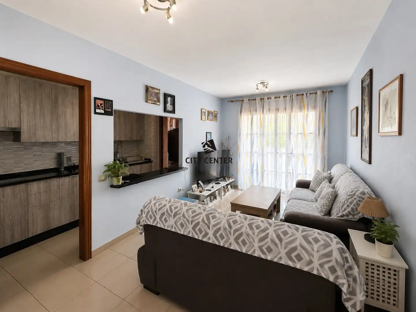 Sala de estar de Piso en venta en Arona con Terraza, Amueblado y Piscina comunitaria