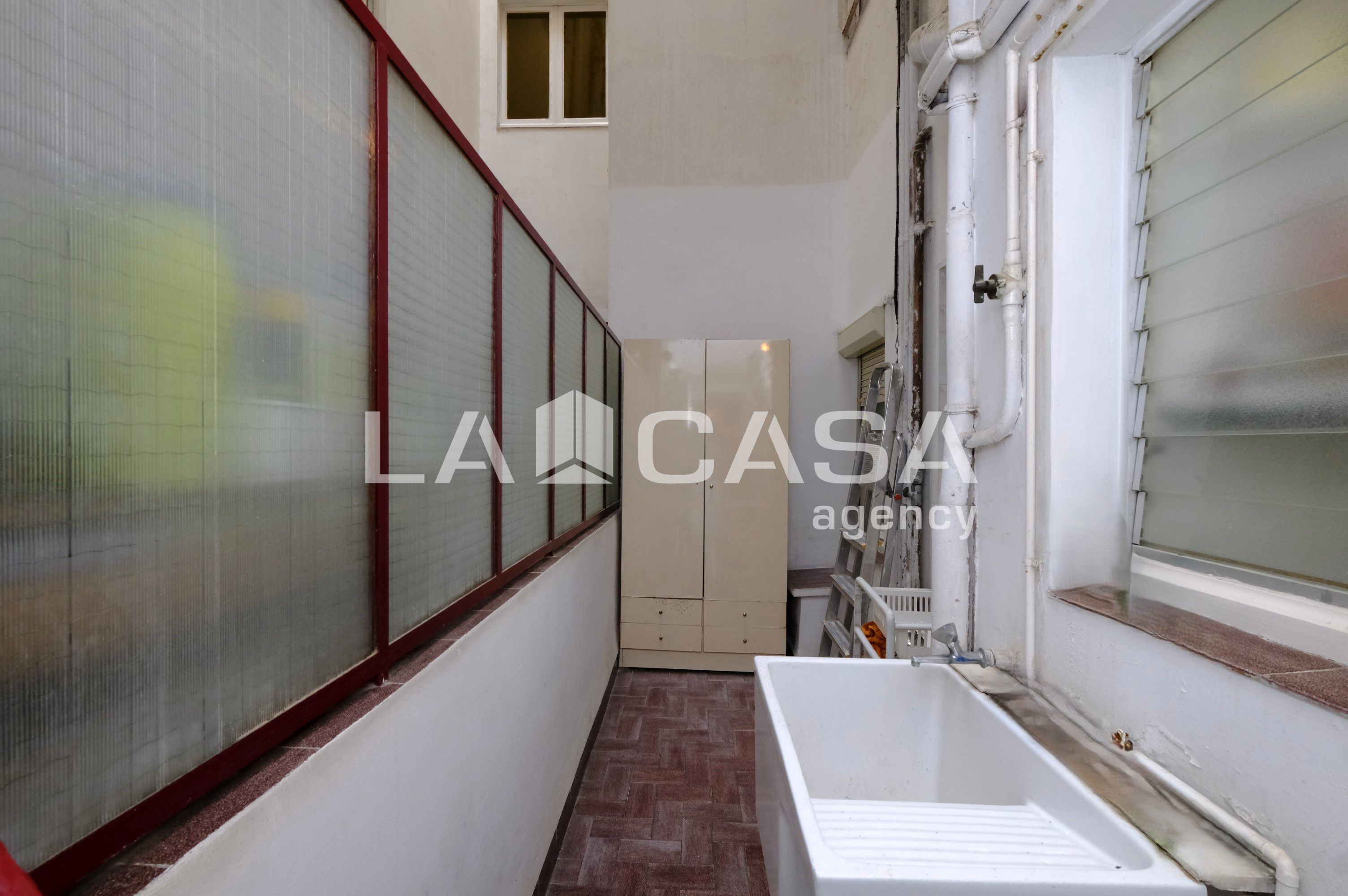 Piso en venta en  Barcelona Capital con Terraza y Balcón