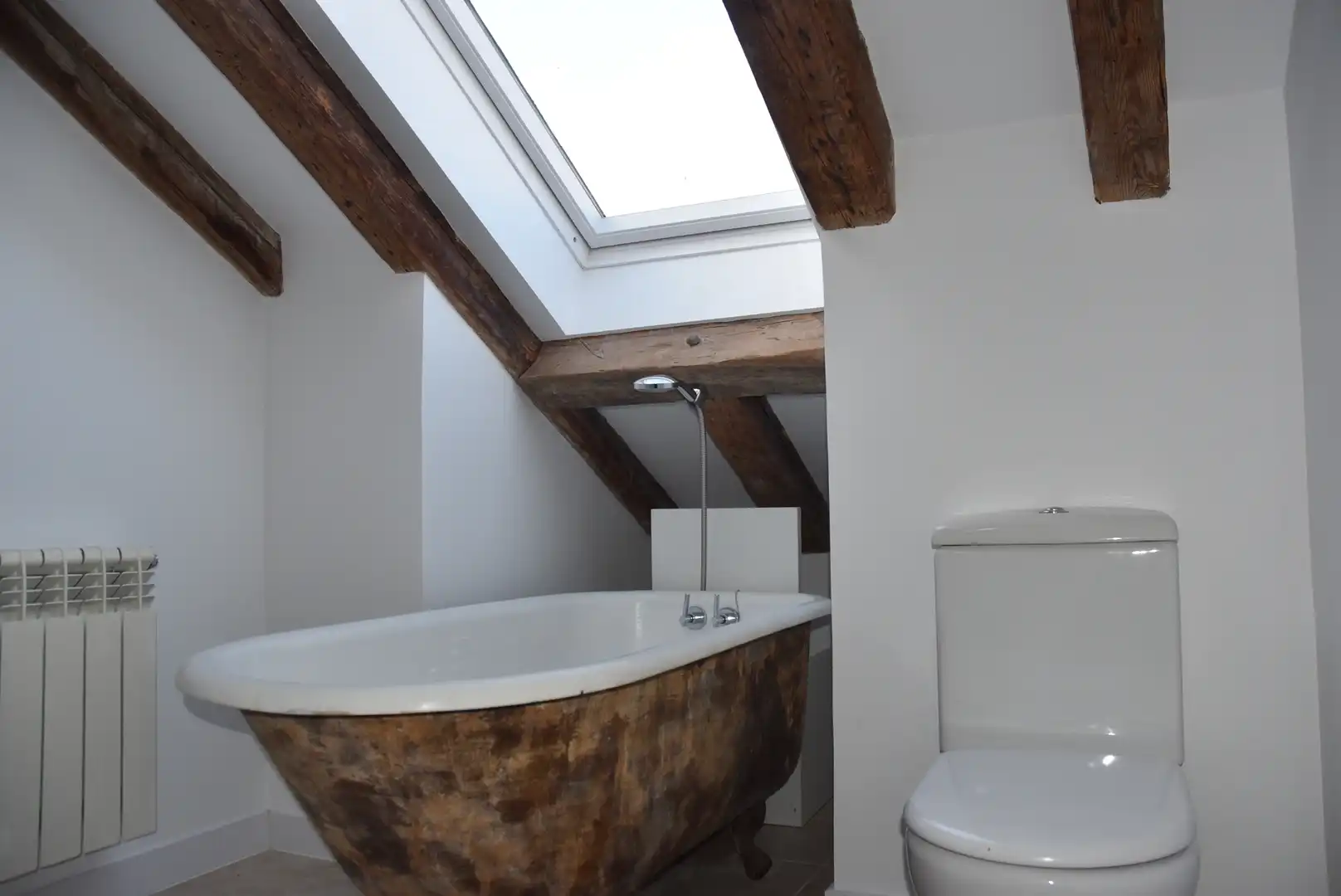 Baño de Ático de alquiler en Madrid con Aire acondicionado, Calefacción y Parquet