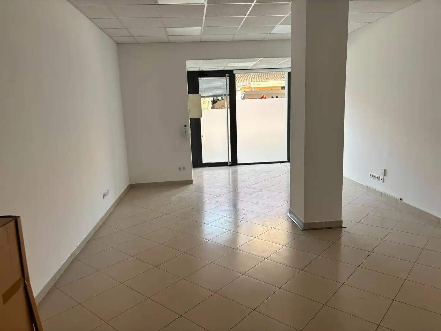 Locale commerciale in affitto a Carrer de Rosa Leveroni 3, imagen 4