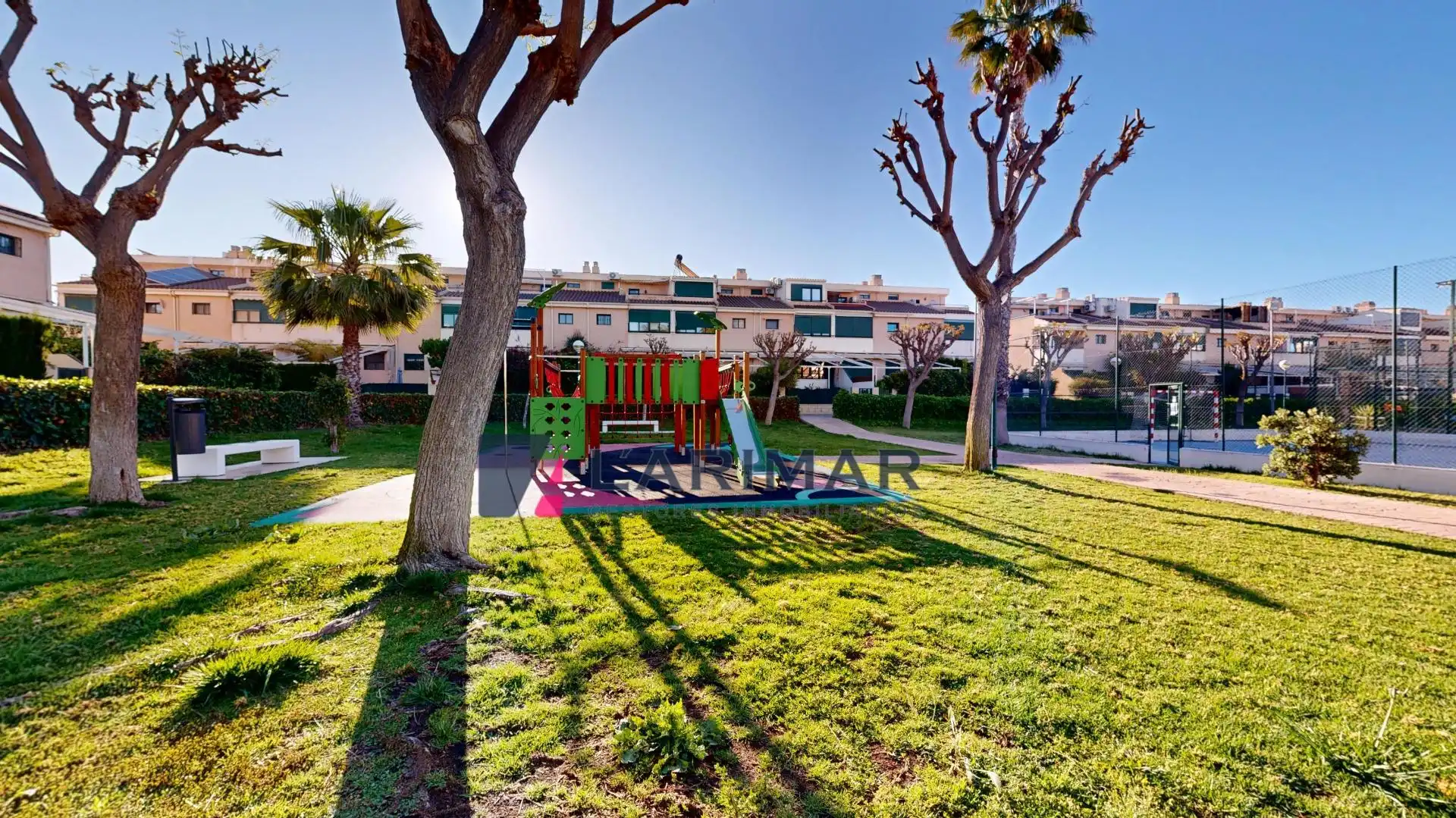 Vista exterior de Casa adosada en venta en Alicante / Alacant con Aire acondicionado, Jardín privado y Terraza