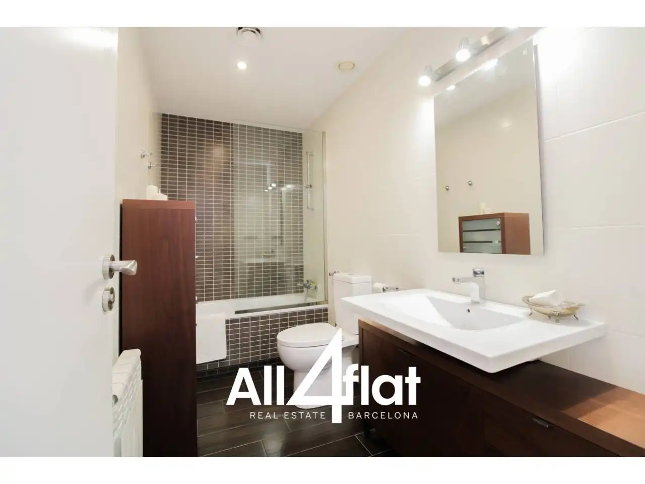 Baño de Casa o chalet de alquiler en L'Hospitalet de Llobregat con Aire acondicionado, Calefacción y Jardín privado