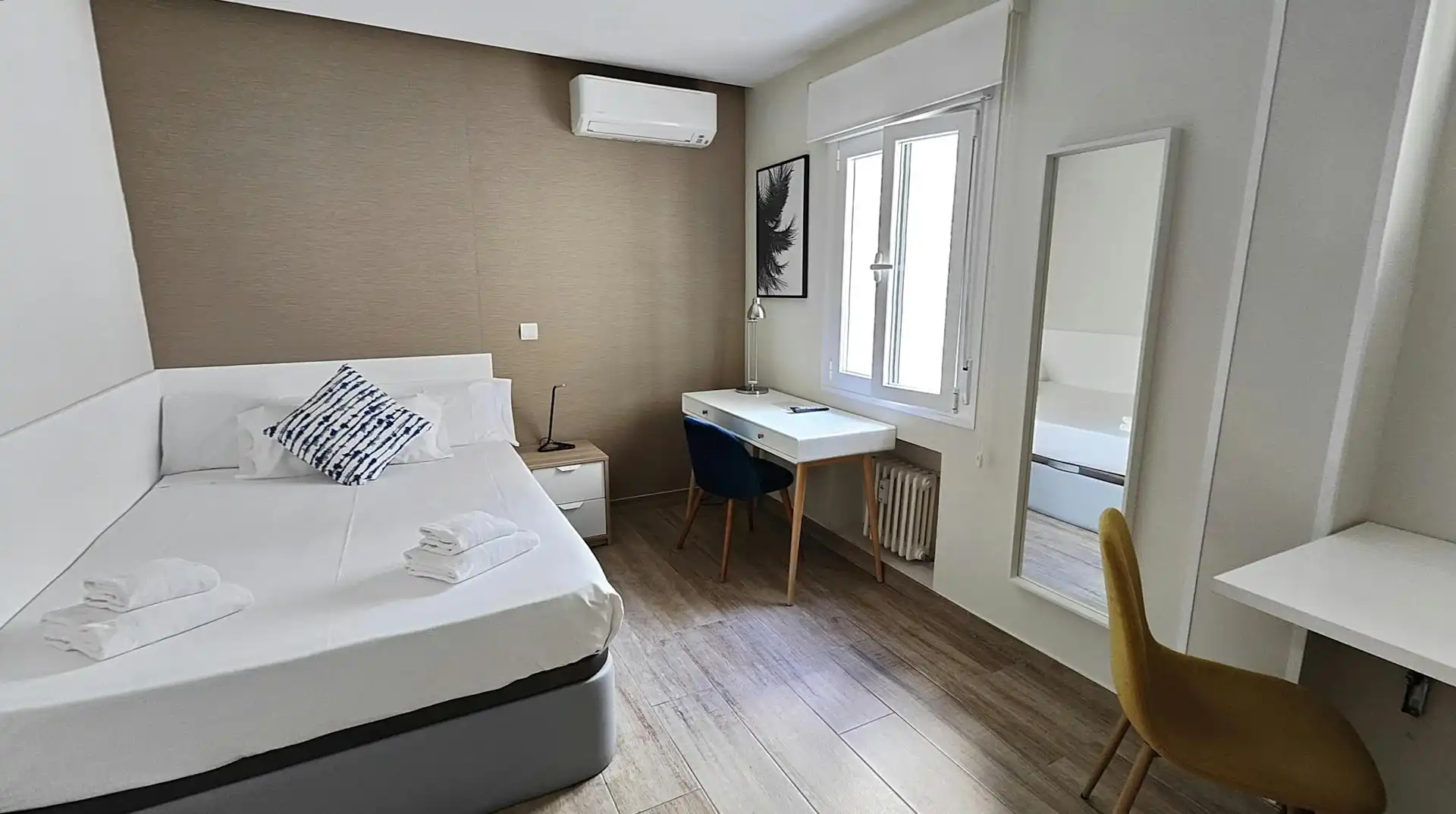 Schlafzimmer von Wohnung zur Miete in Madrid mit Klimaanlage, Heizung und Möbliert